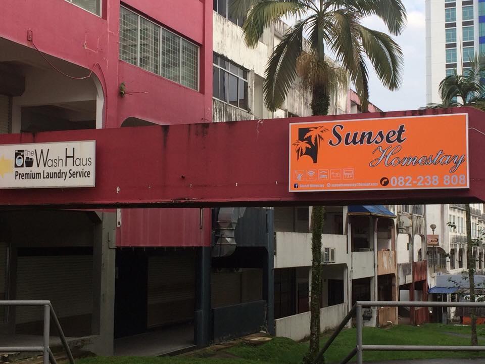 קוצ'ינג Sunset Homestay - Backpacker Hostel Self Checkin מראה חיצוני תמונה